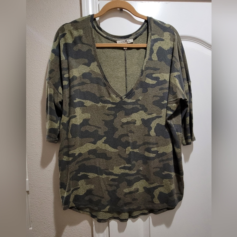 Express One Eleven Camo V-Neck Relaxed Fit Tunic Top Size Medium Pre-loved